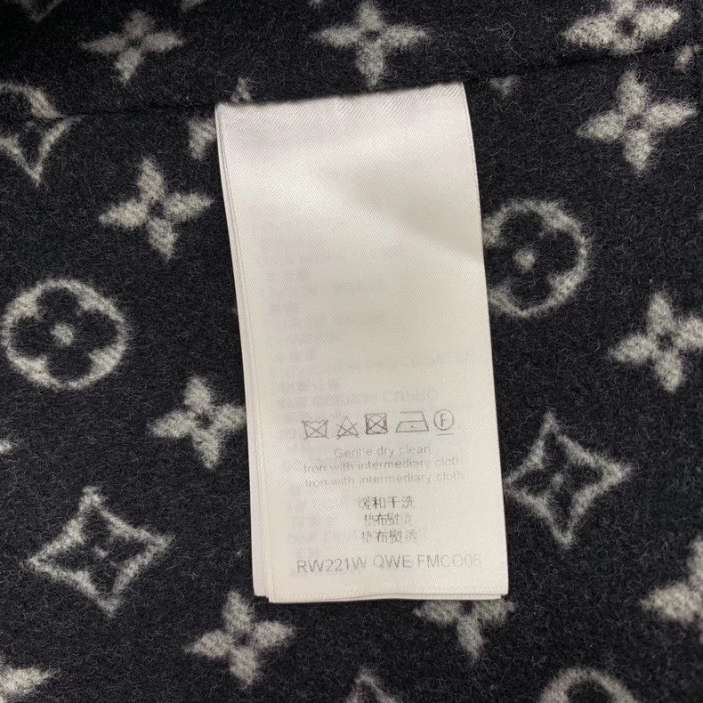 Louis Vuitton Louis Vuitton 22 coats with black lining logo and full pri Size XXS / US 00 / IT 34 - 7 Thumbnail