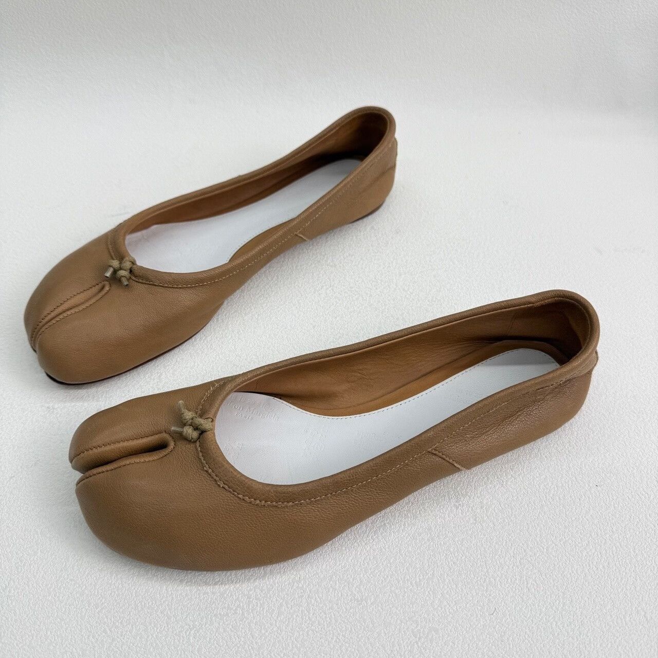 Maison Margiela Maison Margiela Leather Beige Lowtop Sneakers us_6 Women Size US 6 / IT 36 - 1 Thumbnail