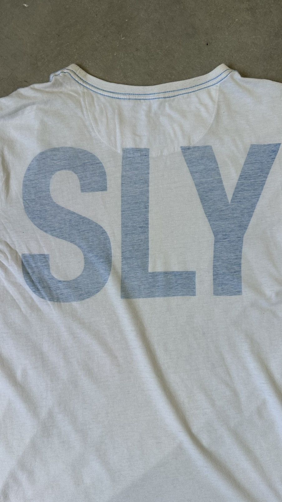VINTAGE SLY JEANSWEST SNAP SHOT TEE