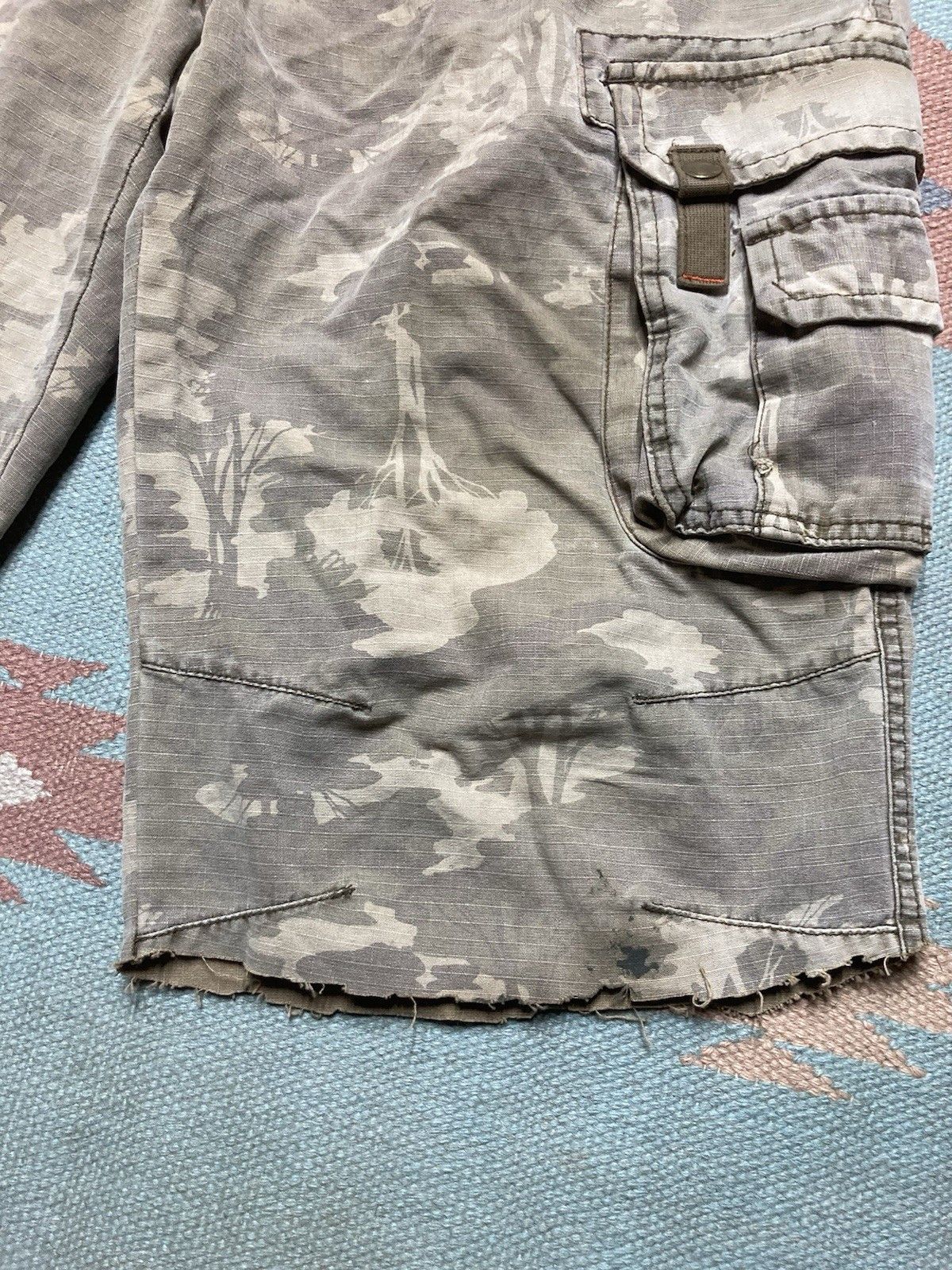 Wrangler Eddie Bauer camo cargo shorts ripstop cotton distressed 34 Size US 34 / EU 50 - 2 Thumbnail
