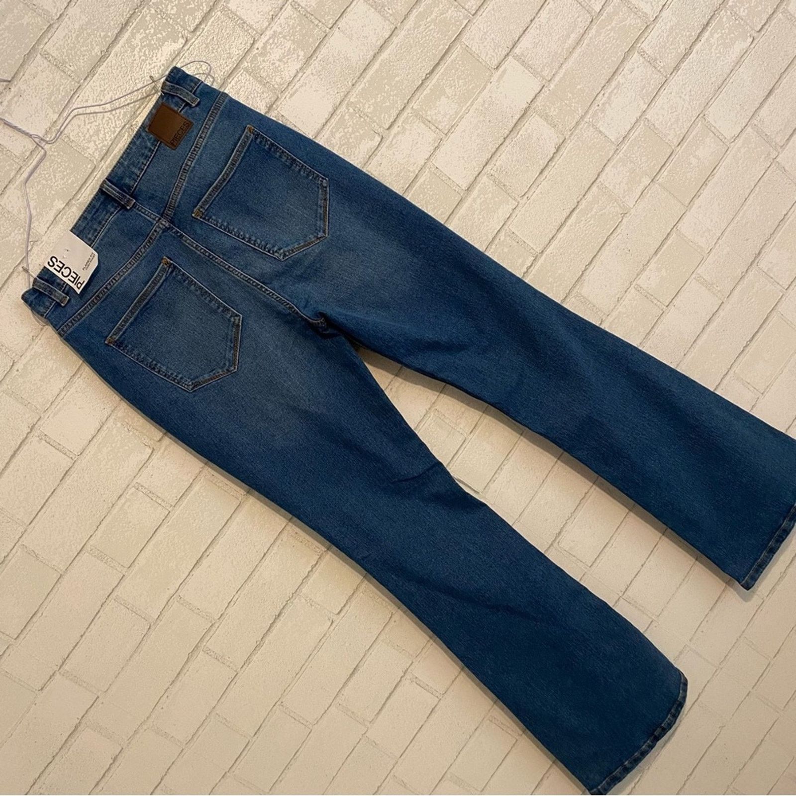 Pieces Uniques NWT $70 Pieces UK Denim Flare Fit High Waist Jeans MED NEW Size 28" / US 6 / IT 42 - 2 Thumbnail