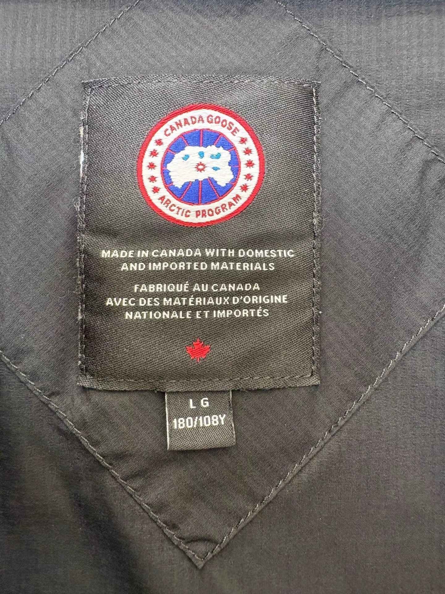Canada Goose Canada Goose Lodge Series Down Vest K36 Size US L / EU 52-54 / 3 - 3 Thumbnail