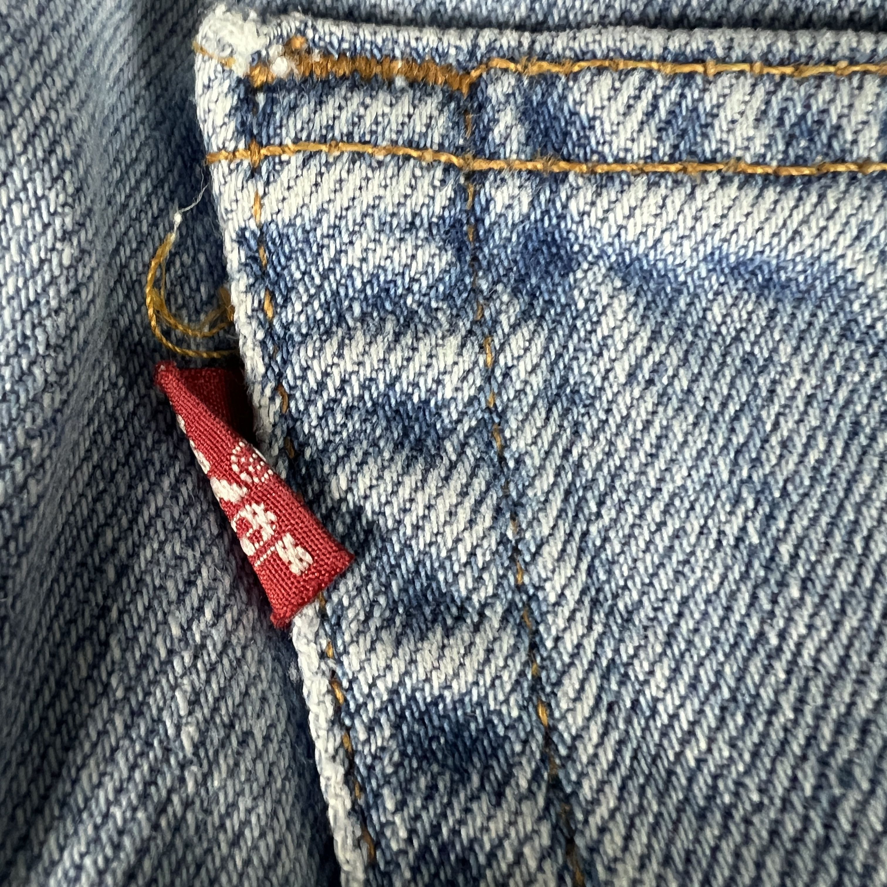Levi's × Vintage VTG 90s Levi's Jeans 550 Relaxed Light Blue Faded Denim Size US 37 - 12 Thumbnail