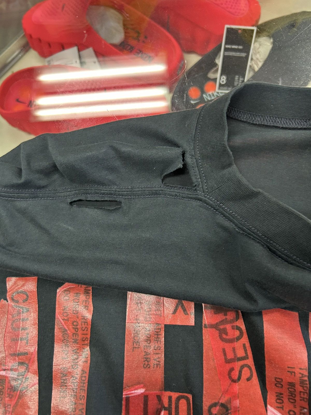 Balenciaga MEN'S SECURITY TAPE LOGO LONG SLEEVE OVERSIZED Size US S / EU 44-46 / 1 - 13 Thumbnail