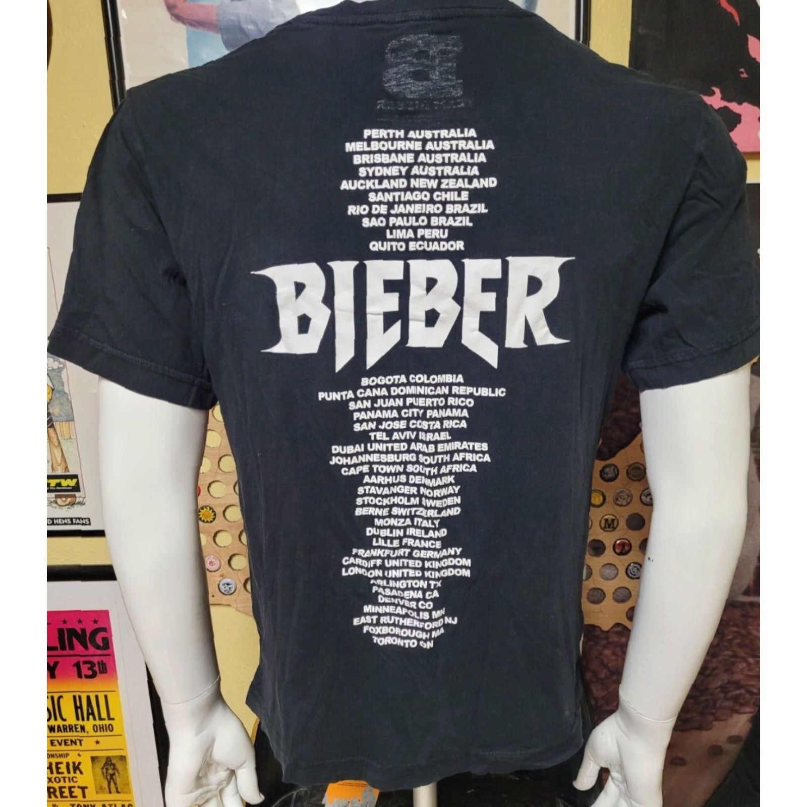 Vintage Team Bieber T-Shirt Unisex Adults Medium Black graphic print Double-Sided Justin Bieber 2017 World Tour Concert Mens Size US M / EU 48-50 / 2 - 2 Thumbnail