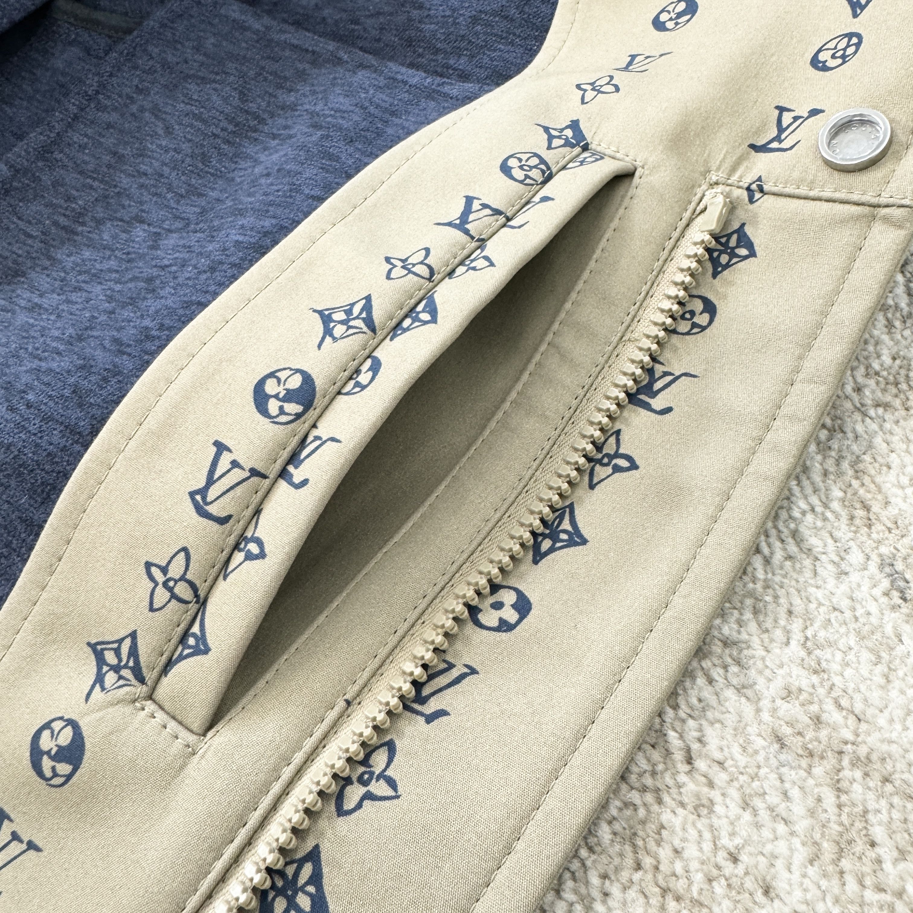 Louis Vuitton Louis Vuitton x Nigo 1A9GBI Monogram Belted Jacket RRP £3100 Size US M / EU 48-50 / 2 - 9 Thumbnail