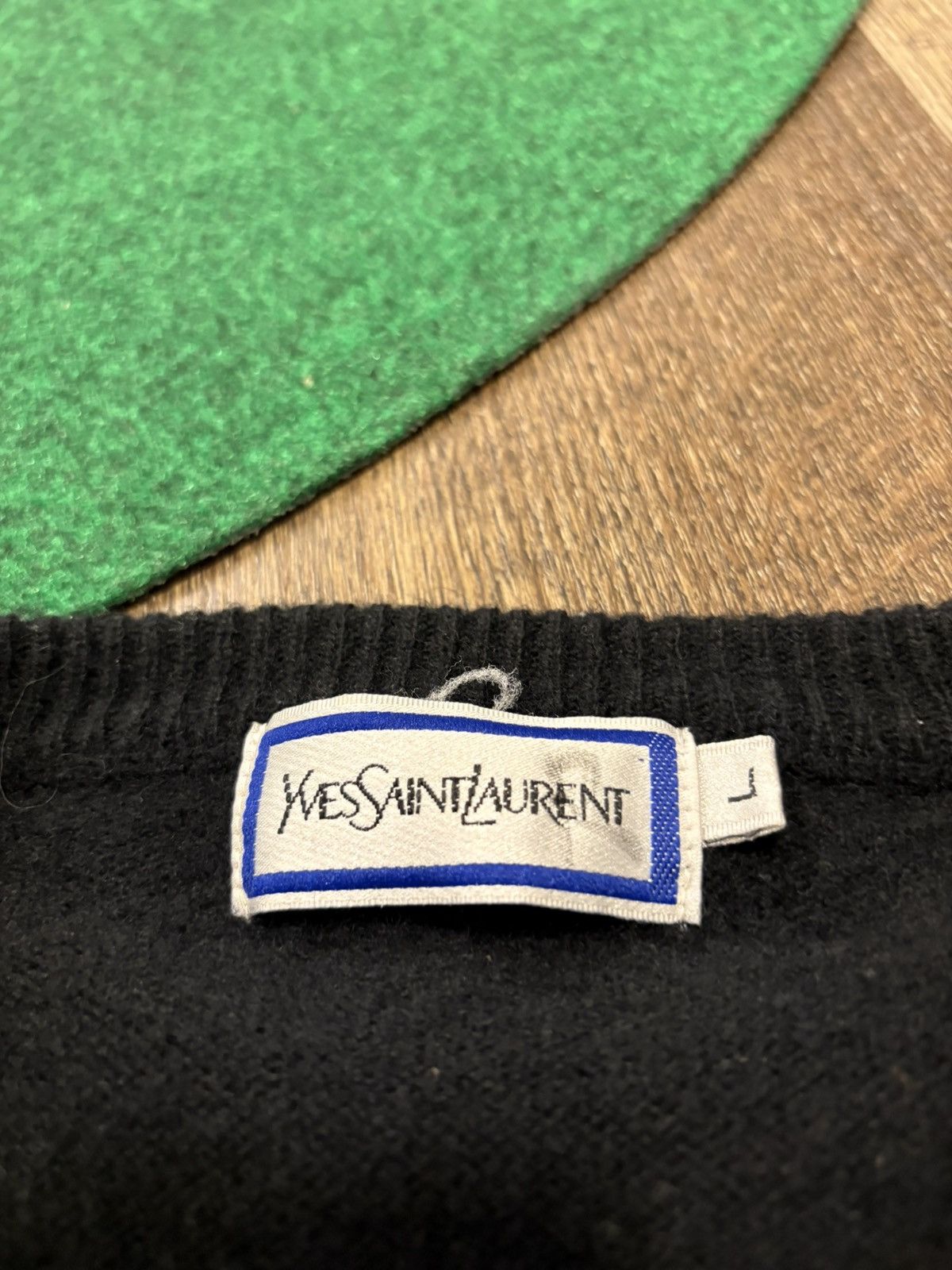 Yves Saint Laurent V-Neck Logo Sweater Size US L / EU 52-54 / 3 - 4 Thumbnail