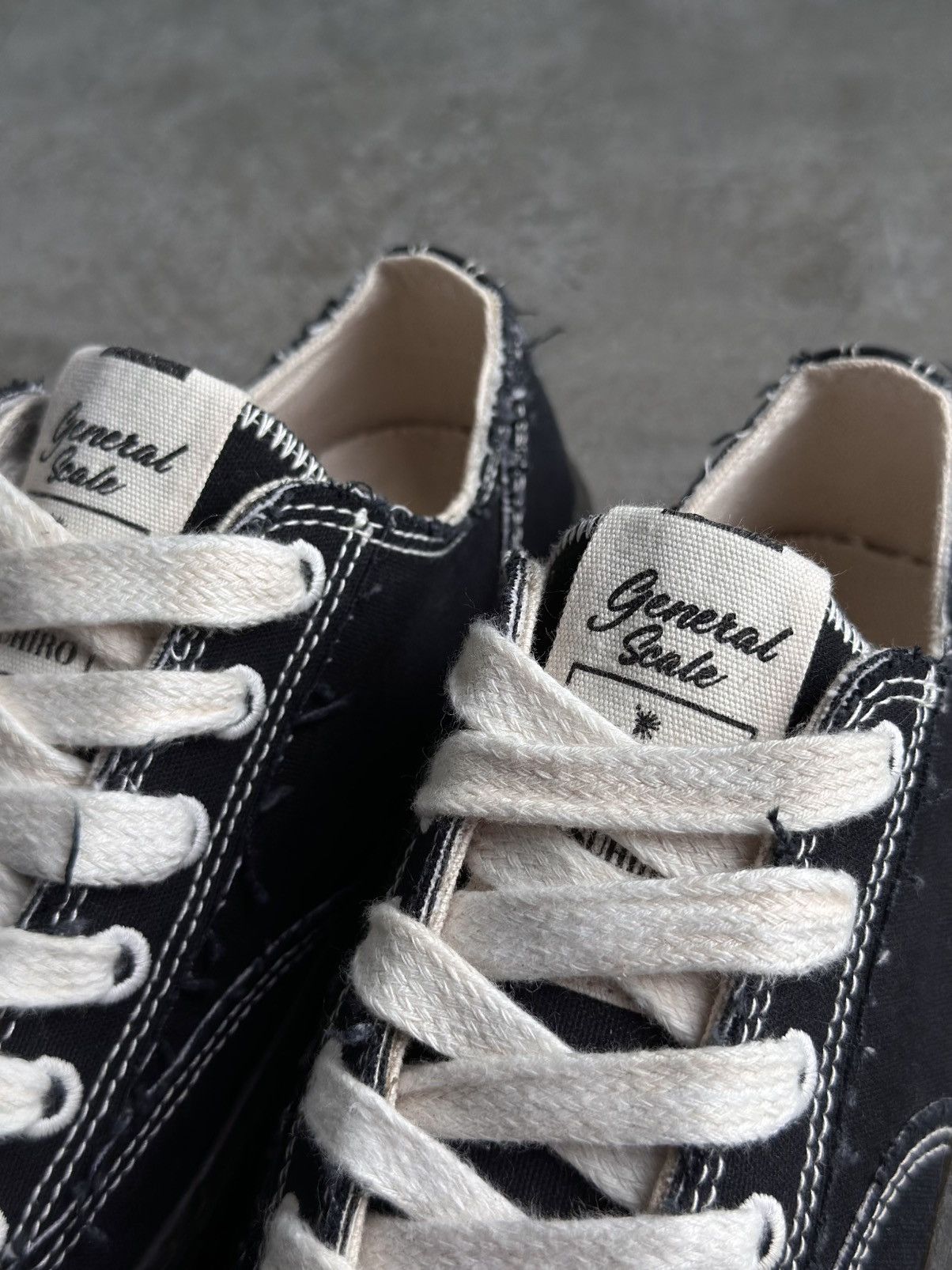 MAISON MIHARA YASUHIRO MMY GENERAL SCALE LOW TOP SNEAKERS