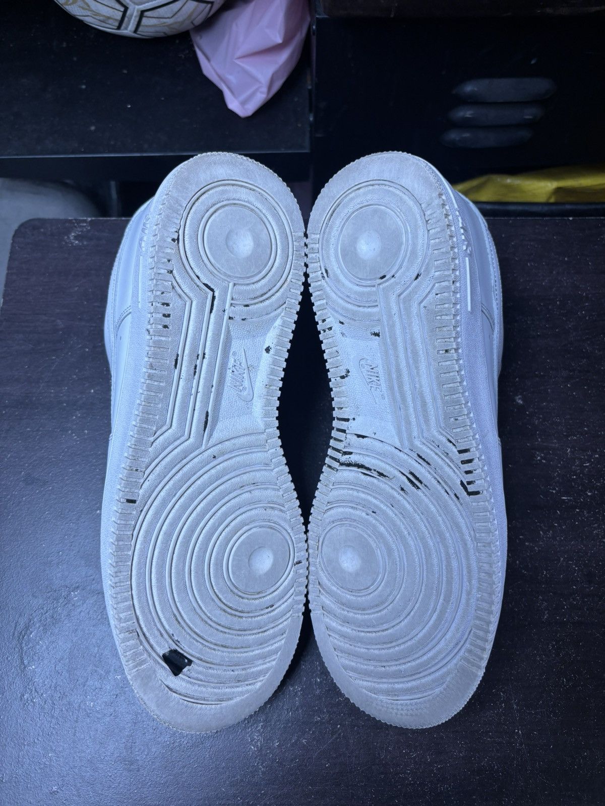 Nike Air Force 1 Low Triple White Size US 10 / EU 43 - 3 Thumbnail