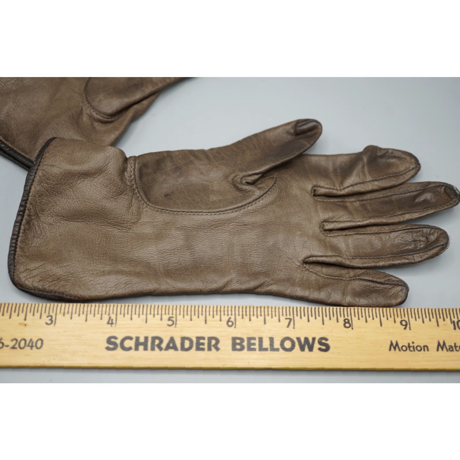 Anne Klein VINTAGE Anne Klein Brown Leather Gloves Gold Eagle Button Theater Sz 6.5 Size ONE SIZE - 3 Thumbnail