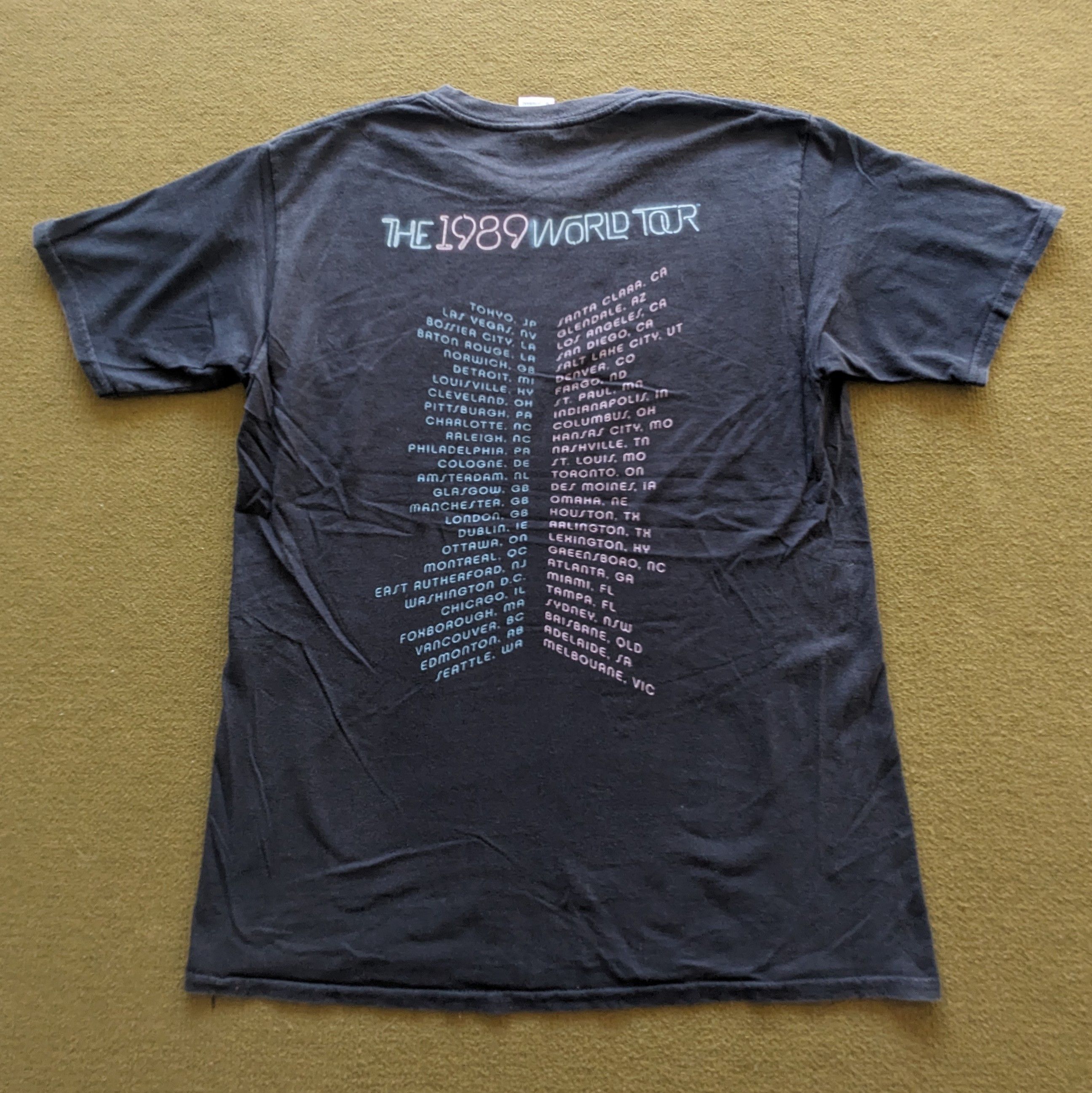Band Tees Vintage TAYLOR SWIFT The 1989 World Tour T-shirt Size US M / EU 48-50 / 2 - 3 Thumbnail