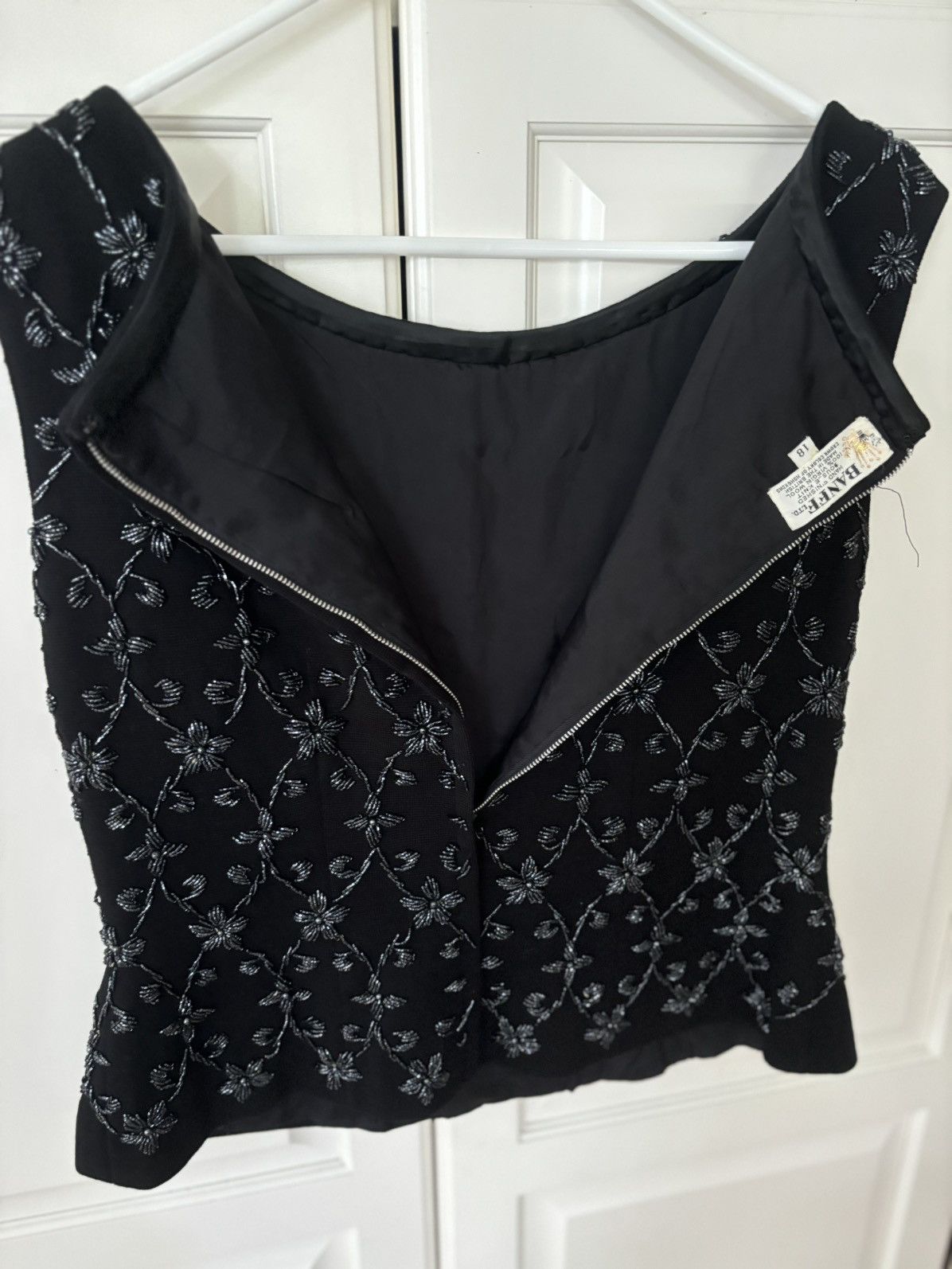 Vintage Banff vintage beaded top. Made in Hong Kong. Size XXL / US 16-18 / IT 52-54 - 4 Thumbnail