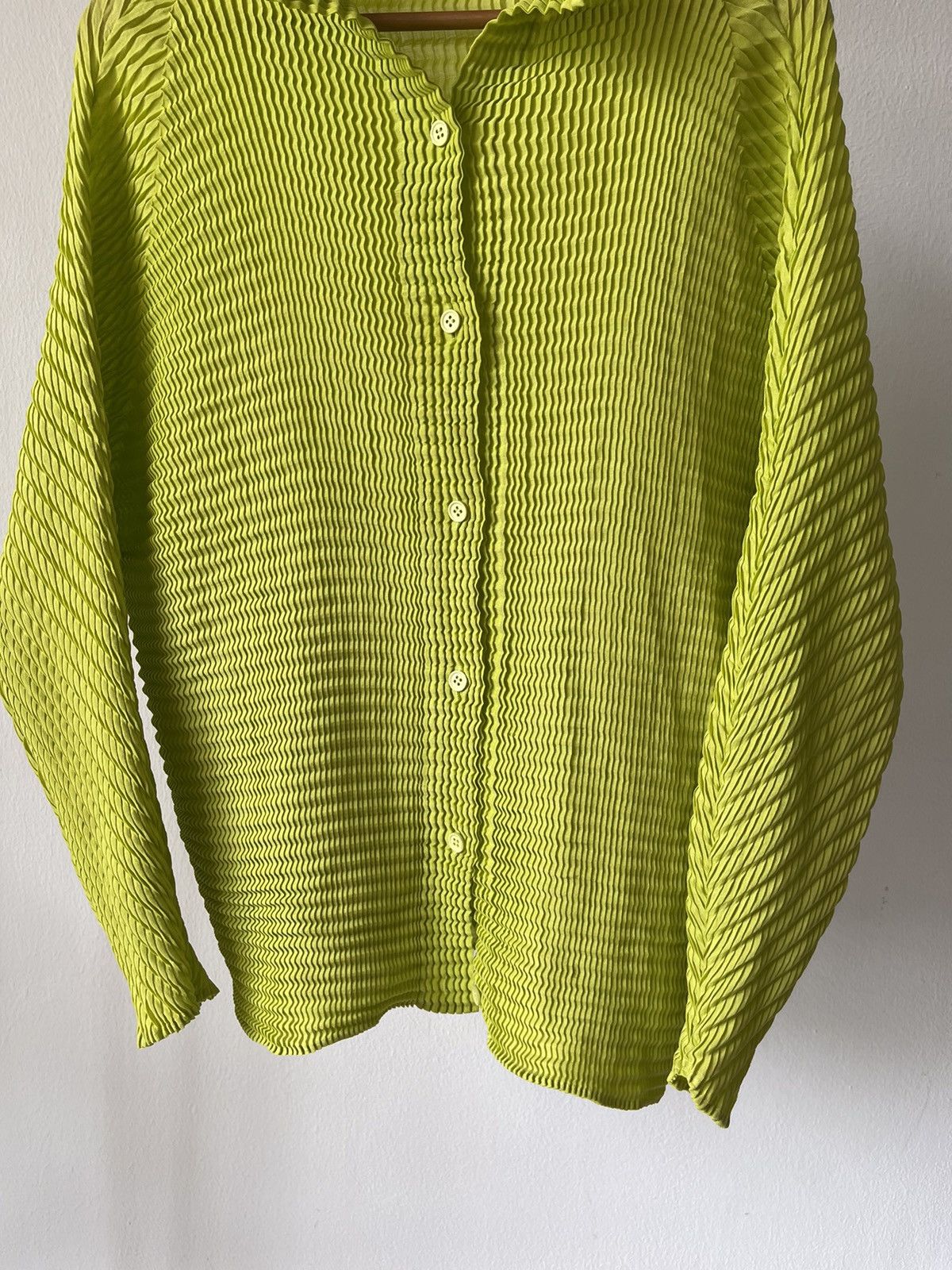 Issey Miyake × Pleats Please Issey Miyake 2000s Issey Miyake Pleats please Button up Size US L / EU 52-54 / 3 - 6 Thumbnail