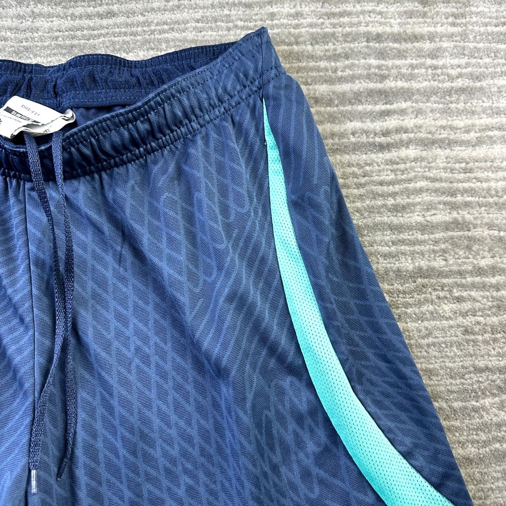 Nike Nike Shorts Mens Medium Blue Soccer Football Strike Drill Academy Practice Size US 31 - 4 Thumbnail