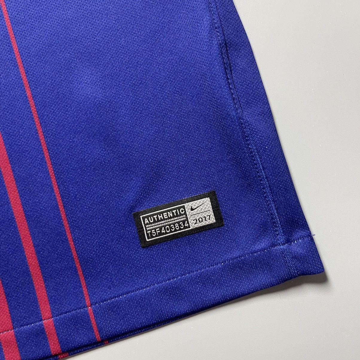 Nike BARCELONA NIKE 2017/2018 FOOTBALL HOME JERSEY #10 MESSI Size US M / EU 48-50 / 2 - 7 Thumbnail