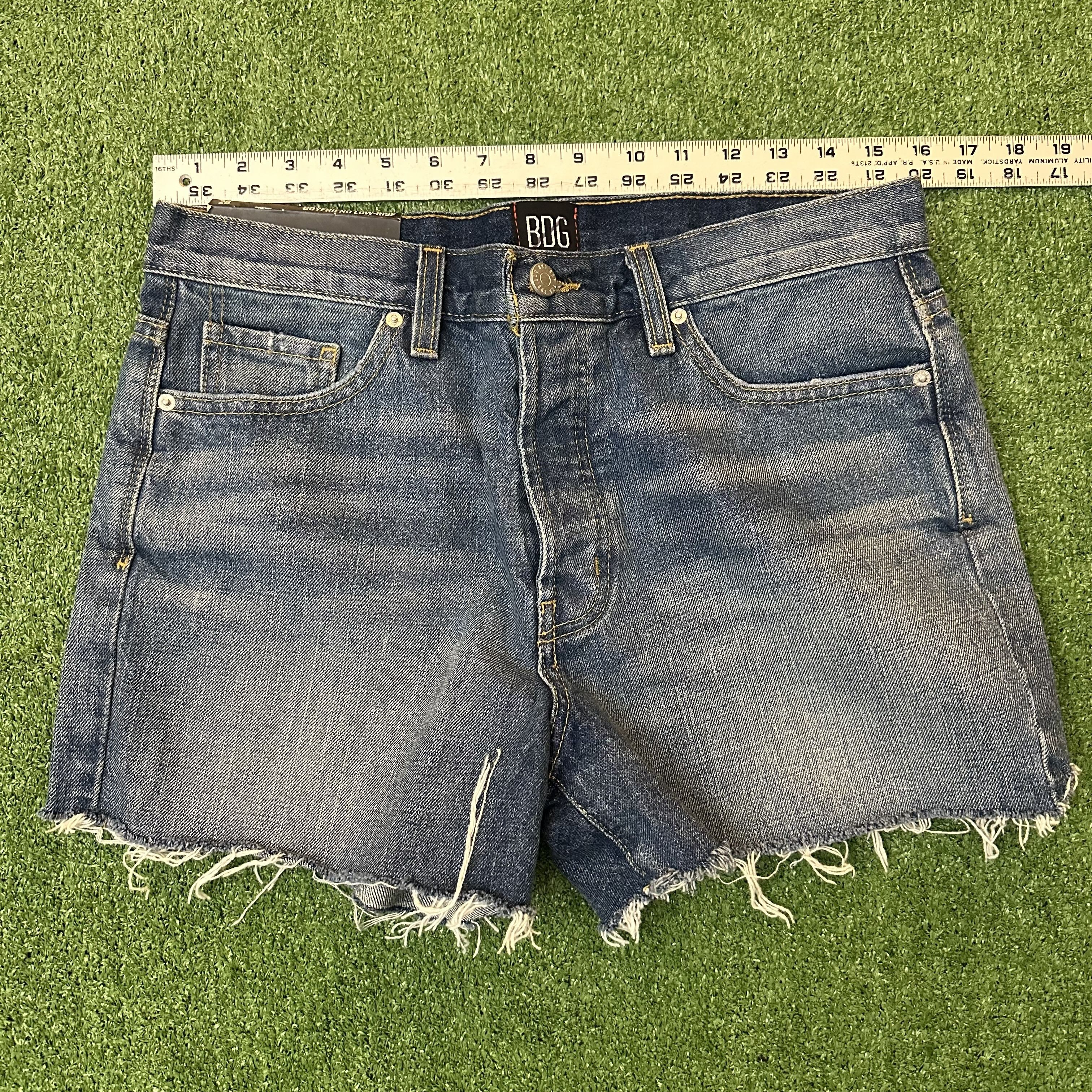 Bdg NWT Women's Boyfriend Low-Rise BDG Jean Shorts Size 33" - 3 Thumbnail