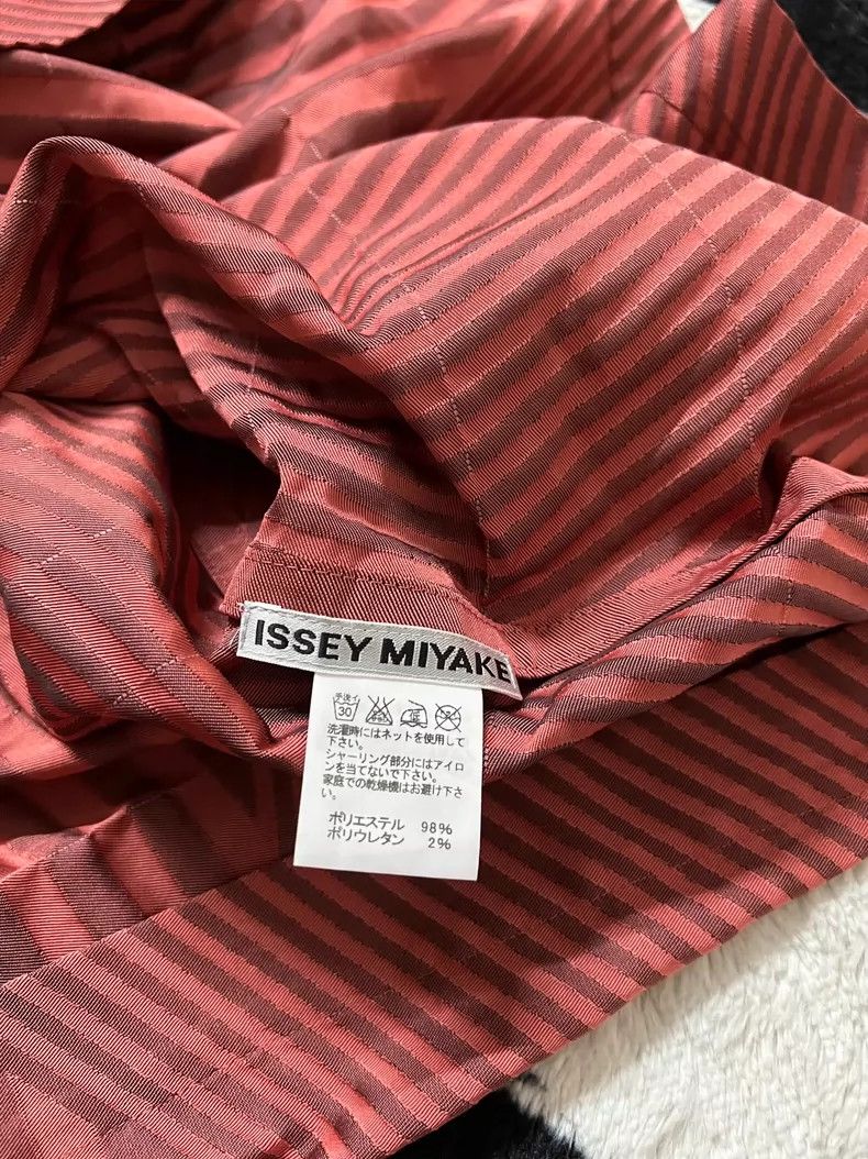 Issey Miyake Issey Miyake size:2 Red striped skirt Size 42" / US 20 - 4 Thumbnail