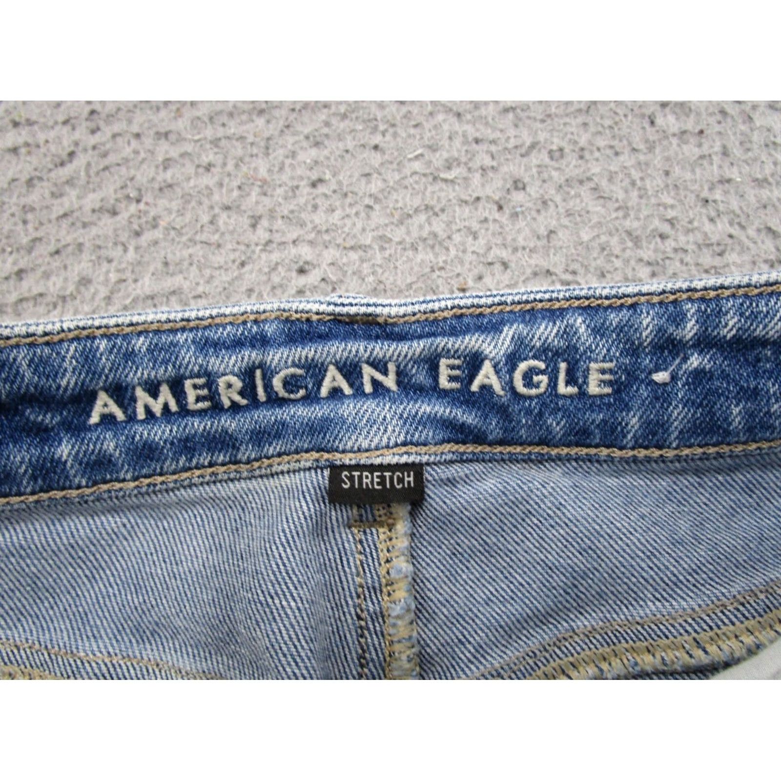 American Eagle Outfitters American Eagle Outfitters Distressed Denim High Rise Mom Jeans Womens Size 2 Blue 5-Pocket Design Regular Rise Mens Womens Girls Boys Size 26" / US 2 / IT 38 - 3 Thumbnail