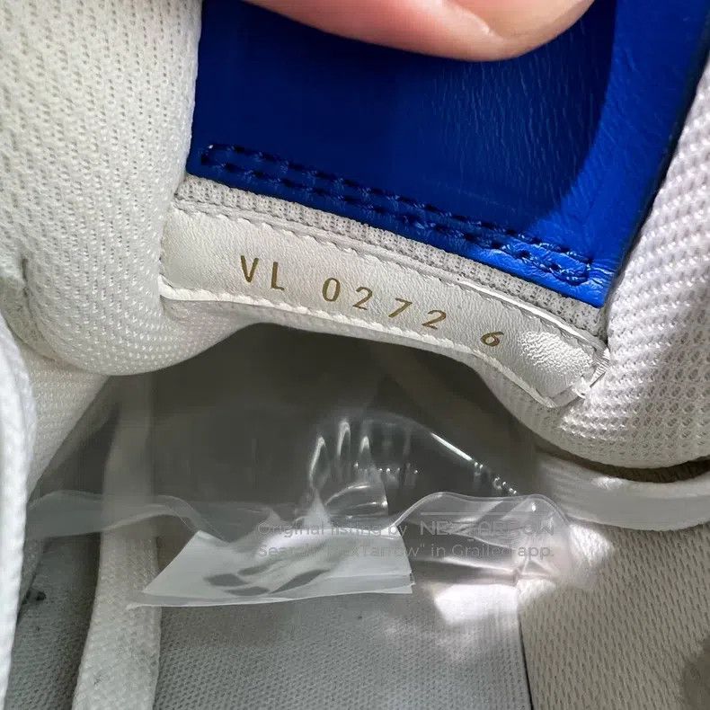 Louis Vuitton Louis Vuitton Black, white and blue embossed low-cut board Size US 6 / EU 39 - 6 Thumbnail