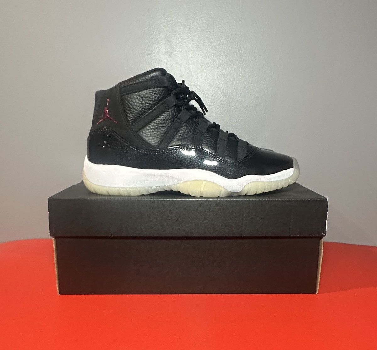 Jordan Brand Size 5.5 (GS) - Jordan 11 Mid 72-10 Size US 5.5 / EU 38 - 1 Thumbnail