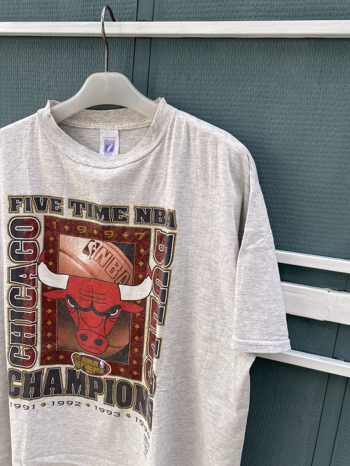 Logo 7 Vintage 90s chicago bulls five time nba champions tee Size US L / EU 52-54 / 3 - 2 Thumbnail