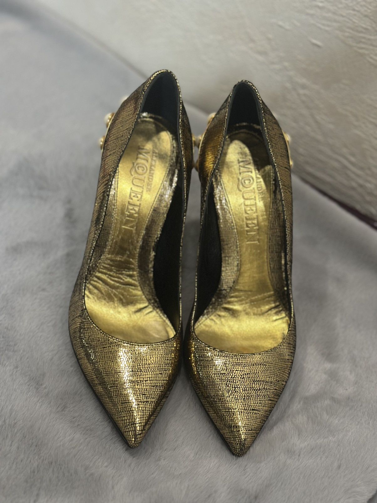 Alexander McQueen Alexander McQueen Gold Textured Pearl-Heel Pumps – Size 38 Size US 8 / IT 38 - 13 Thumbnail