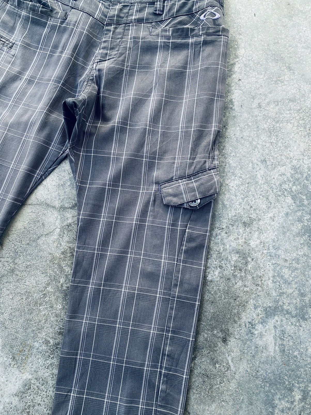 Oakley Vintage Oakley Plaid Cargo Pants Distressed Size 30" / US 8 / IT 44 - 14 Thumbnail