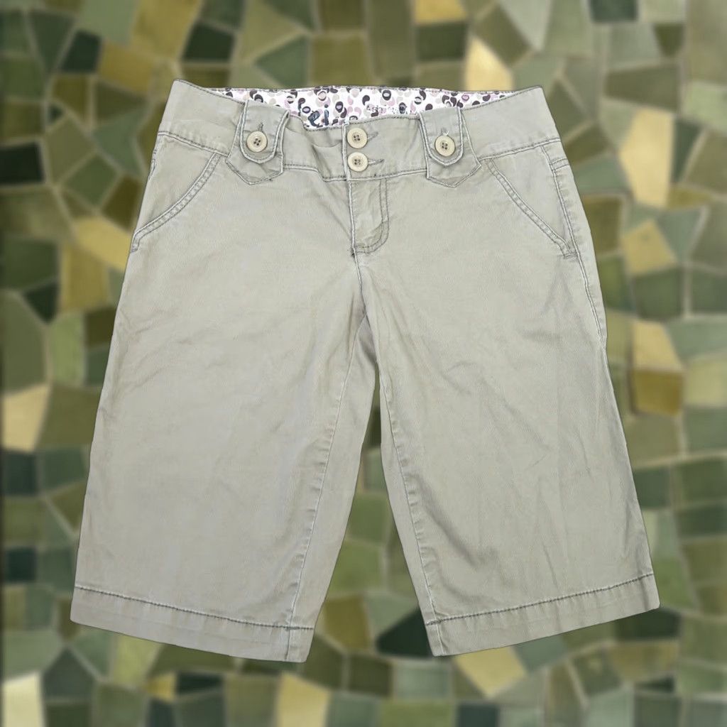 L.E.I. VINTAGE Y2K LEI khaki brown low rise bermuda shorts 7 Women Bermuda Casual Cotton Inseam 13" Rise 7.5" Spring Summer Size 28" / US 6 / IT 42 - 1 Thumbnail