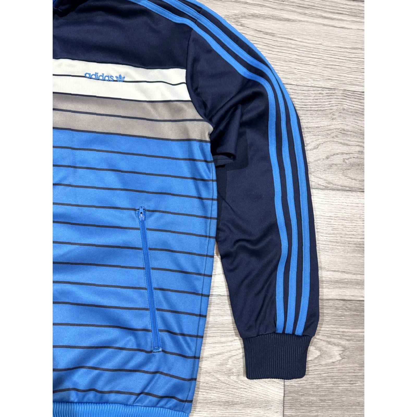 Adidas VINTAGE adidas Originals TT Retro Track Jacket M Blue Mens Track Jacket Retro 90s Size US M / EU 48-50 / 2 - 7 Thumbnail