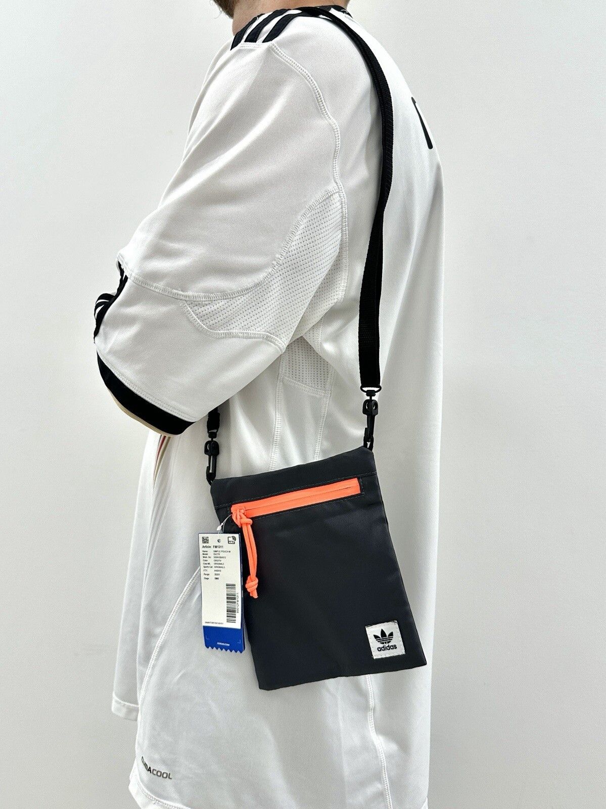 Adidas adidas SIMPLE POUCH M FM1311 Bag Size 26 - 1 Thumbnail