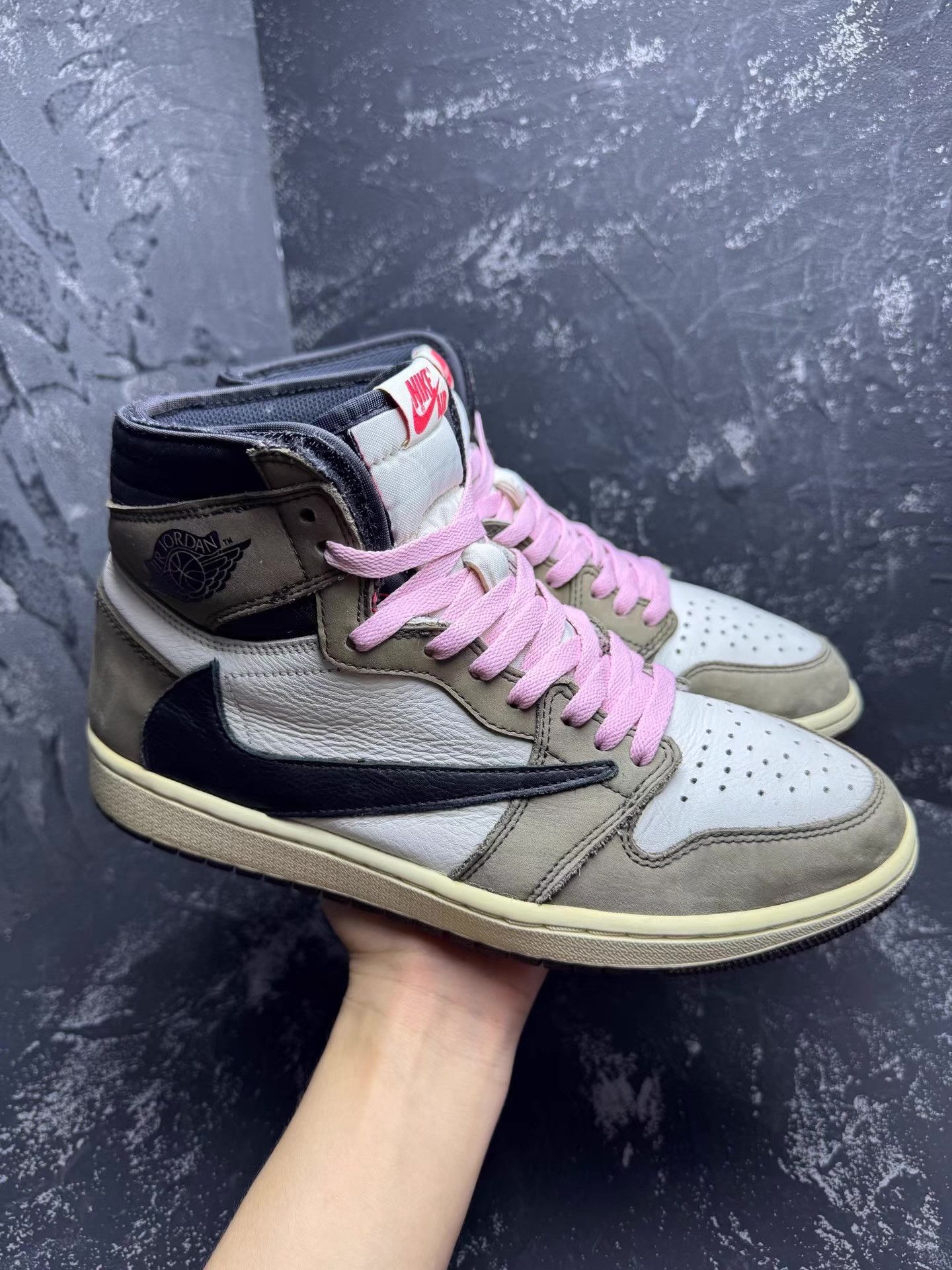 Nike Travis Scott x Air Jordan 1 High Reverse Swoosh 1.0 Q10 Size US 9.5 / EU 42-43 - 3 Thumbnail
