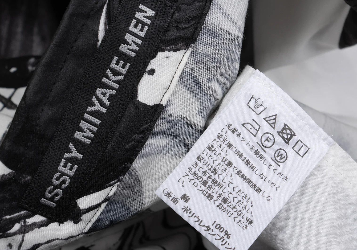 Issey Miyake Cotton Paint Design Short Sleeve Shirt in Black and White Size US S / EU 44-46 / 1 - 12 Thumbnail