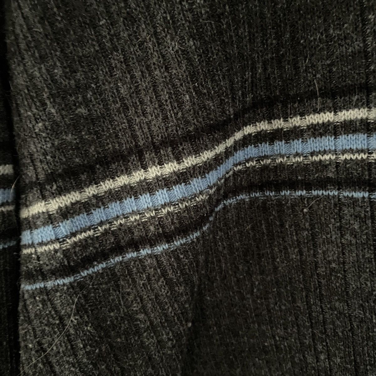 Vintage Vintage XG V Neck Ribbed Striped Sweater Men’s Size XL Size US XL / EU 56 / 4 - 4 Thumbnail