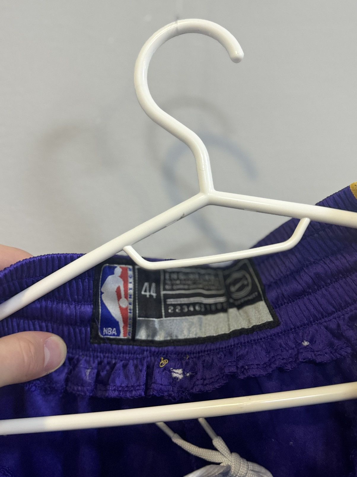 NBA × Vintage Lakers Gold Retro Home Shorts Size US 32 / EU 48 - 6 Thumbnail