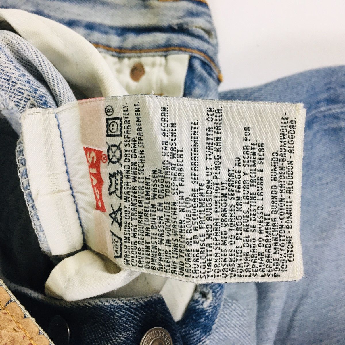 Levi's Vintage Clothing Vintage Levi’s 501 Straight Cut Size US 26 / EU 42 - 11 Thumbnail