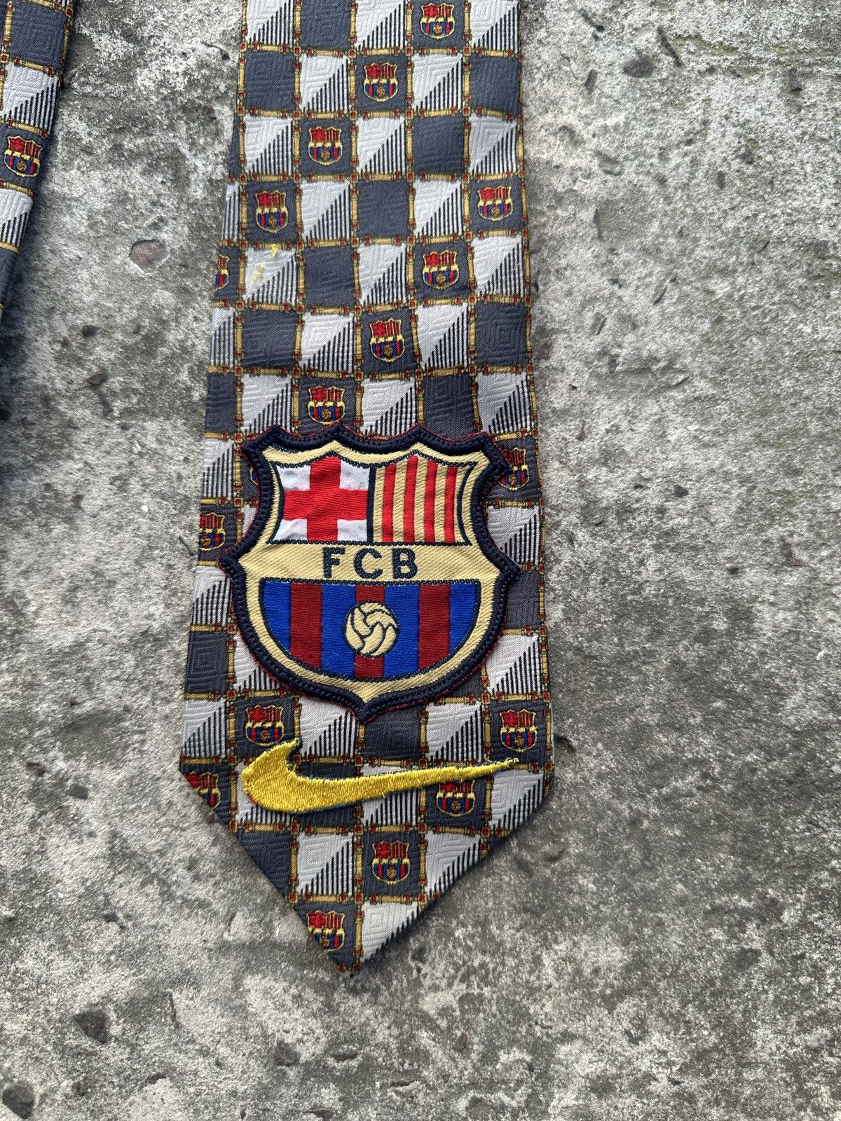 Nike Y2k vintage Nike Fc Barcelona ties Soccer Streetwear USA VTg Size ONE SIZE - 2 Thumbnail