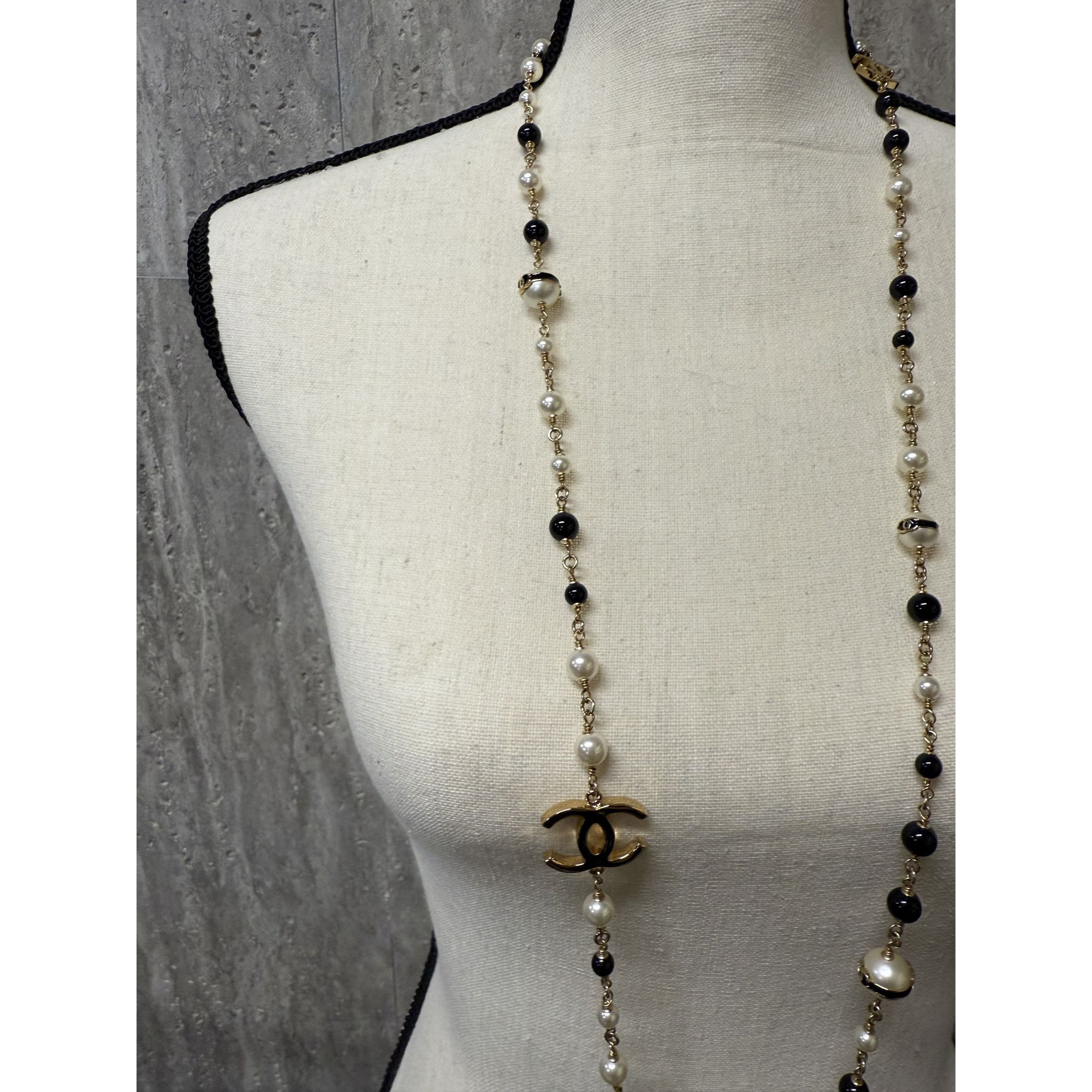 Chanel Chanel Long Pearl & Black Beaded Necklace With Gold CC Logo Size ONE SIZE - 12 Thumbnail