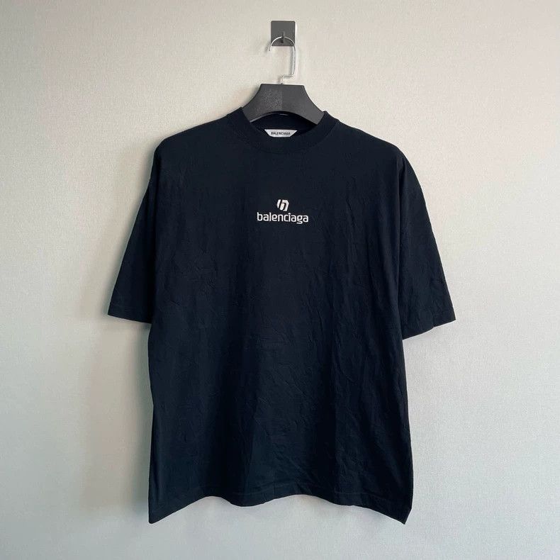 Balenciaga Balenciaga Football embroidered monogram short sleeve Size US S / EU 44-46 / 1 - 1 Thumbnail