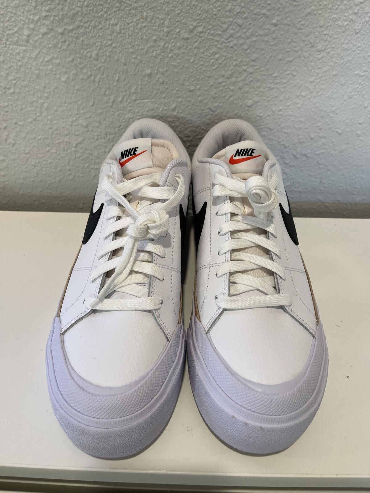 Nike Nike White Low-Top Sneakers with Black Swoosh Size US 10.5 / IT 40.5 - 2 Thumbnail