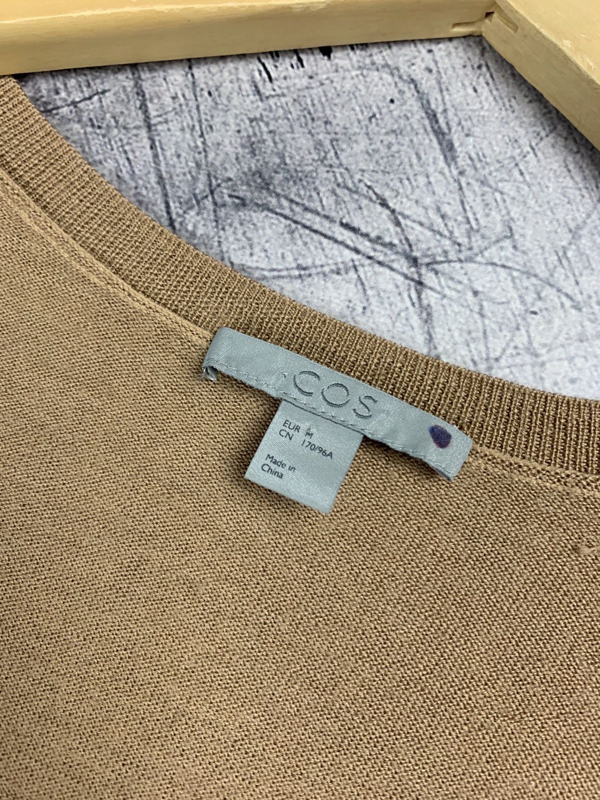 Cos Designer Cos Wool Sweater V-Neck Size M Luxury Basic Size US M / EU 48-50 / 2 - 5 Thumbnail