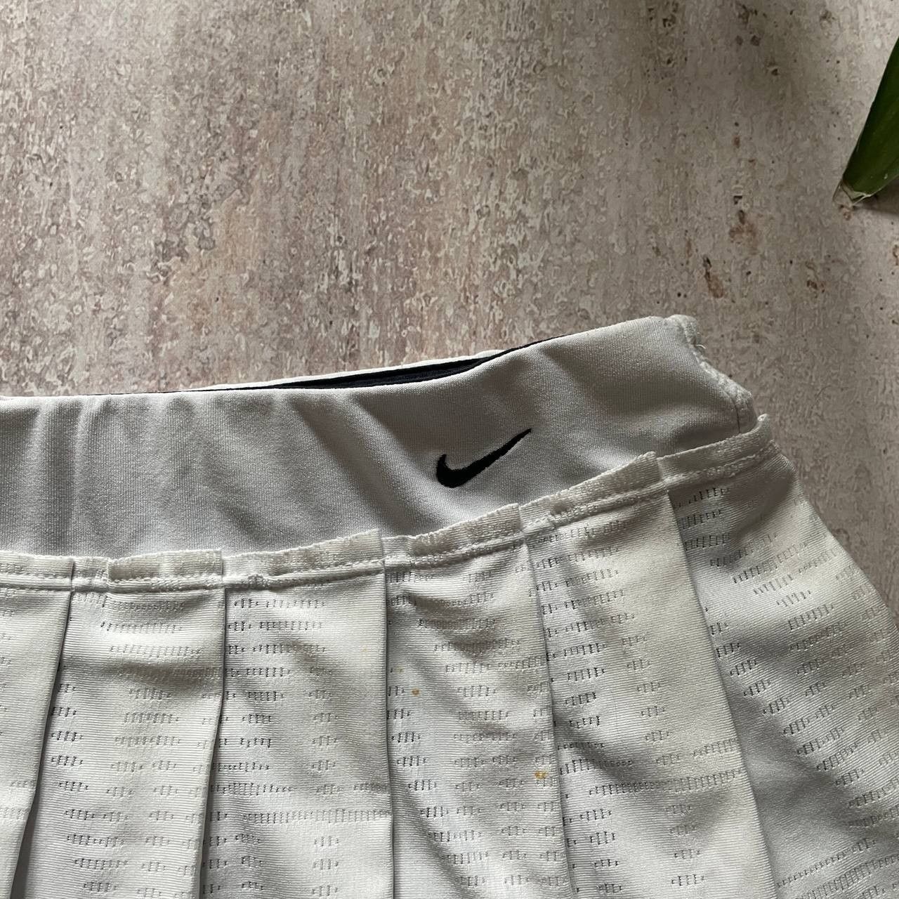 Nike VINTAGE Y2K TENNIS MINI SKIRT Size 25" / US 0 / IT 36 - 10 Thumbnail