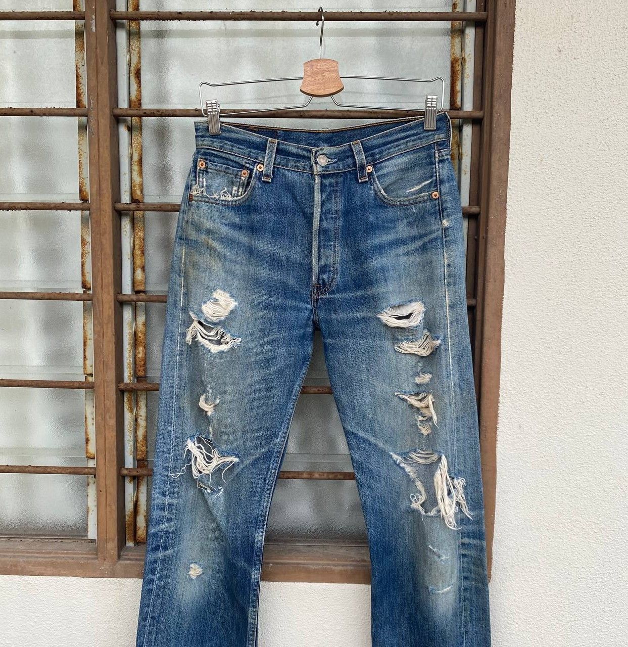 Levi's Vintage Clothing × Vintage VINTAGE LEVIS 501 DISTRESSED DIRTY JEAN KURT COBAIN BJ07-07 Size US 29 - 9 Thumbnail