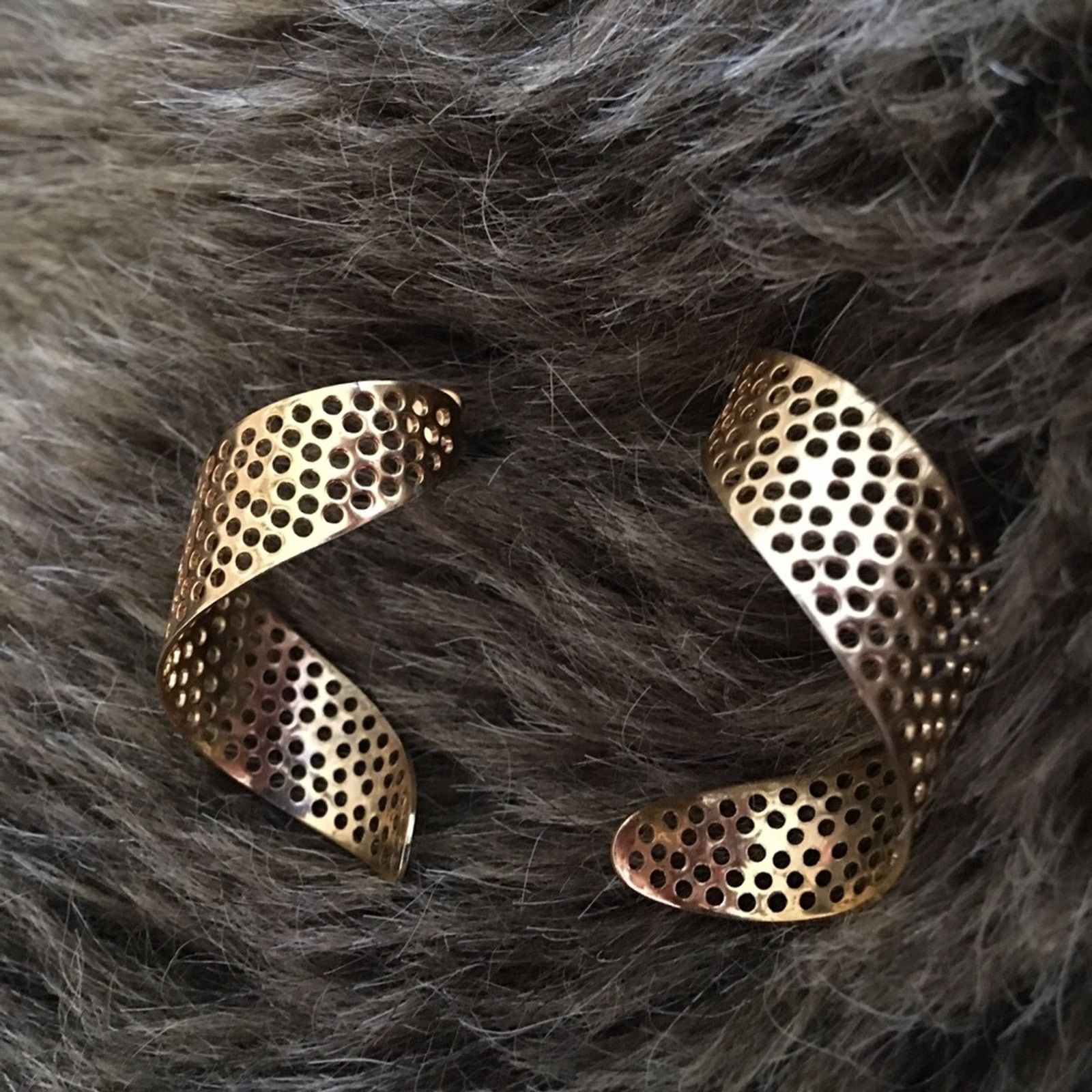 Jewelry Gold tone twisted mesh pierced earrings Size ONE SIZE - 1 Thumbnail