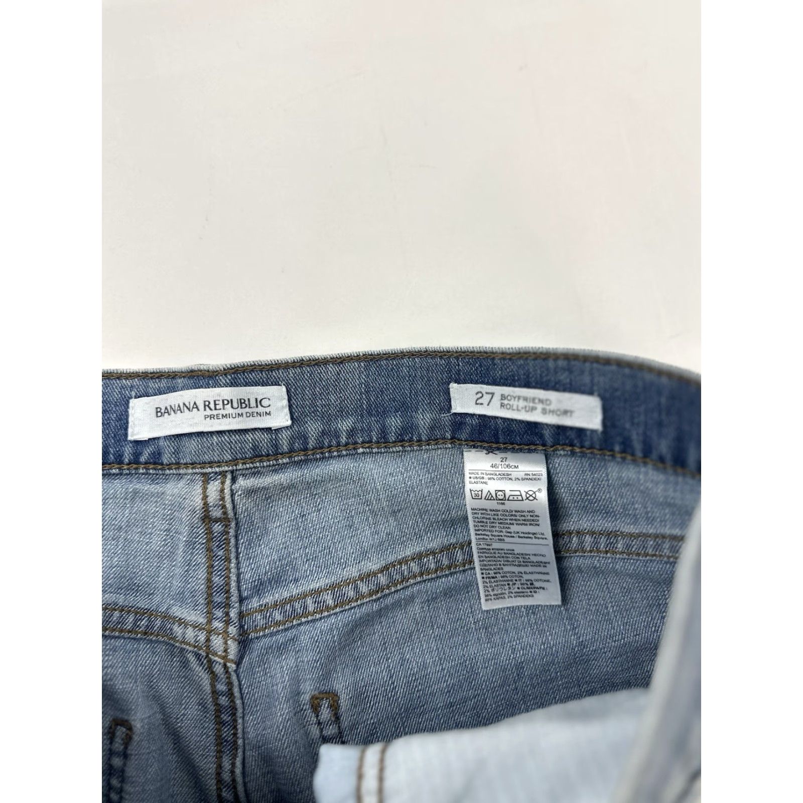 Banana Republic Banana Republic Shorts Women’s Bermuda Denim Blue Striped Roll Up 31in Waist Regular 27 Women's Jeans Casual Outdoor Style Bermuda Shorts Mens? Size 27" / US 4 / IT 40 - 4 Thumbnail