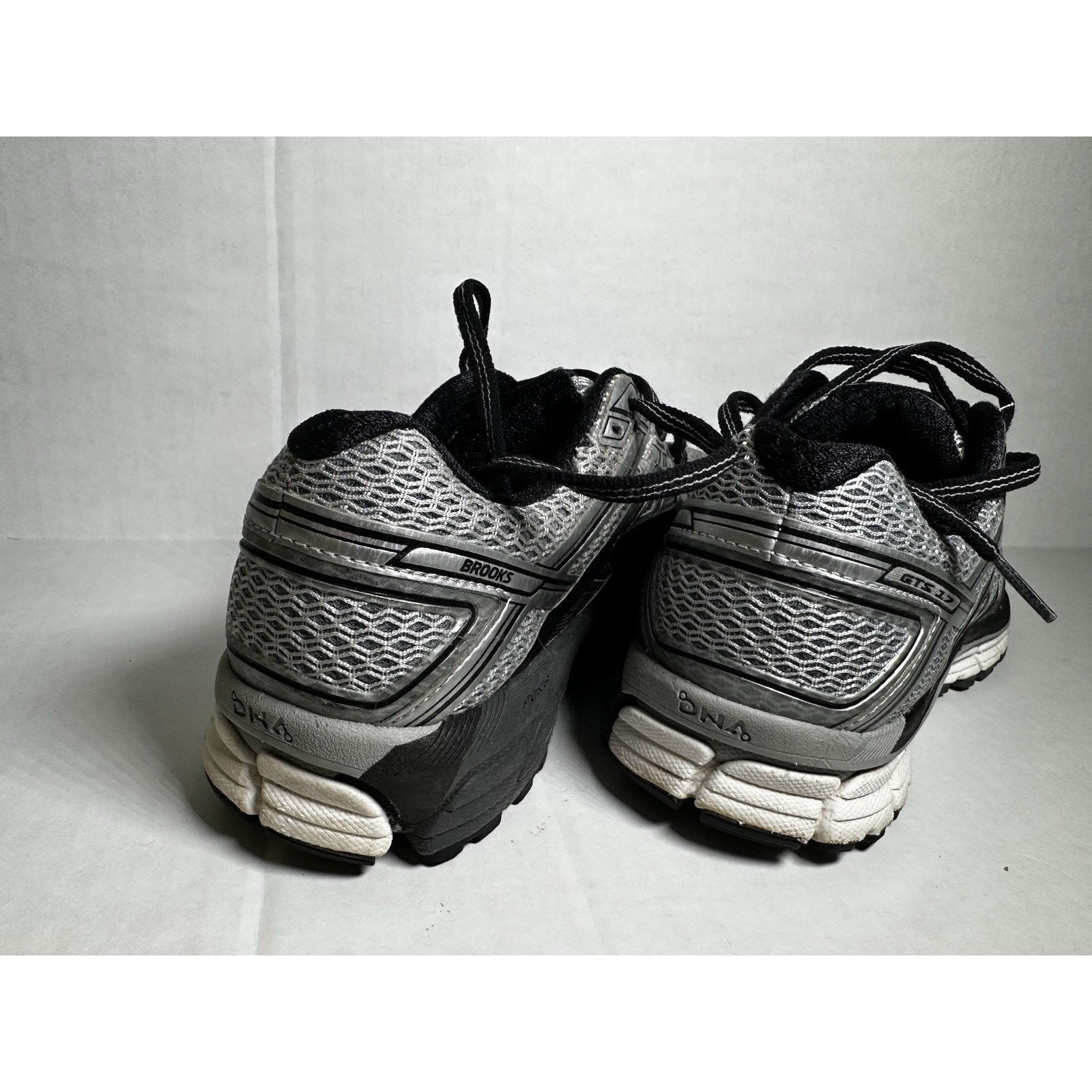 Brooks Brooks Adrenaline GTS 17 Running Shoes Sz 7-D Black/Silver Size US 7 / EU 40 - 11 Thumbnail