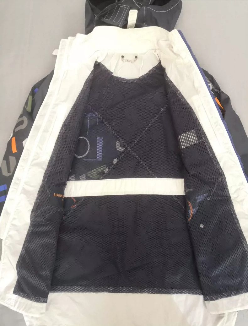 Louis Vuitton Louis Vuitton Side graffiti letter logo jacket 2505-Nextarr Size US S / EU 44-46 / 1 - 4 Thumbnail