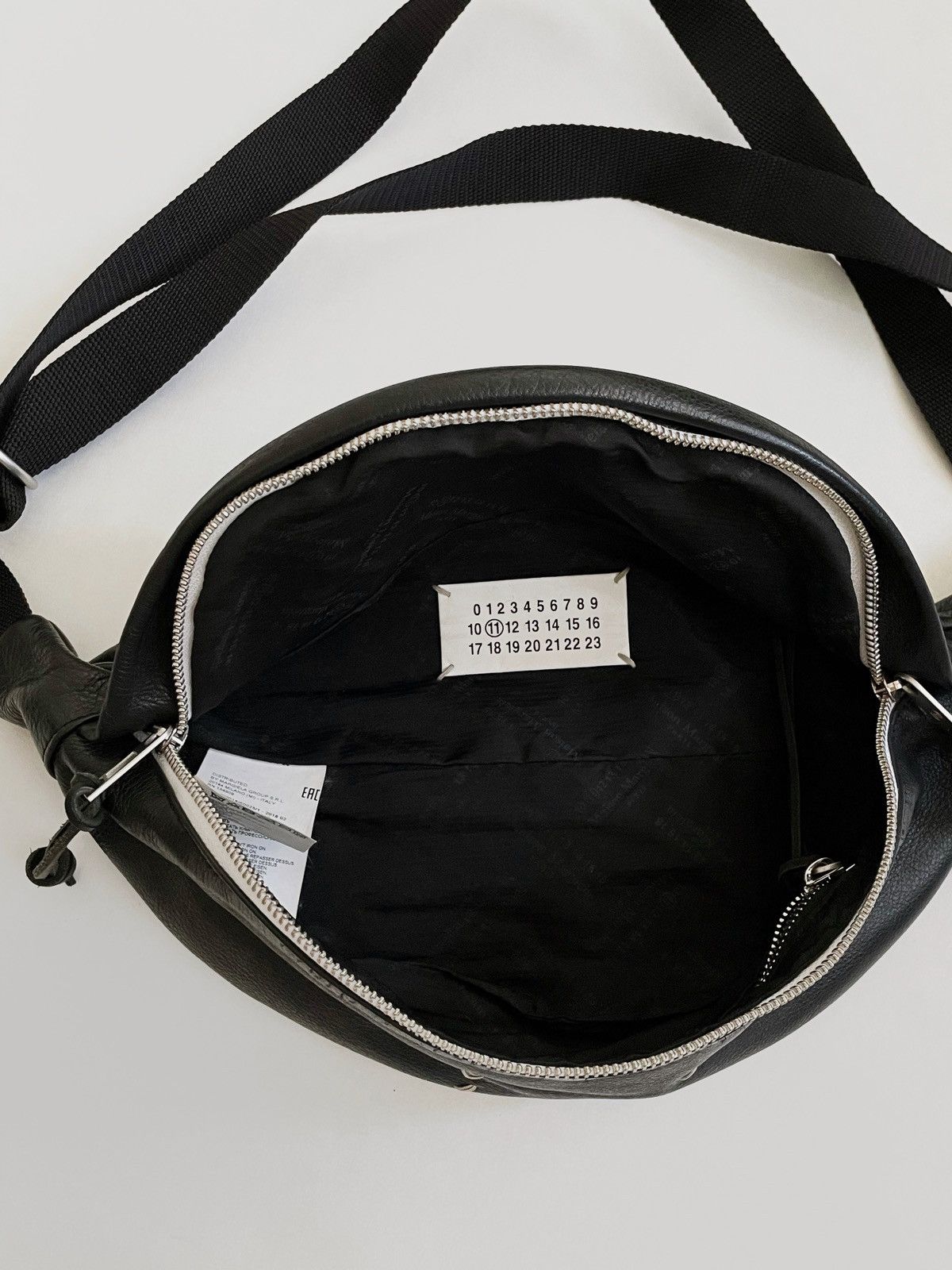 Maison Margiela Maison Margiela leather big banana crossbody bag Size ONE SIZE - 7 Thumbnail