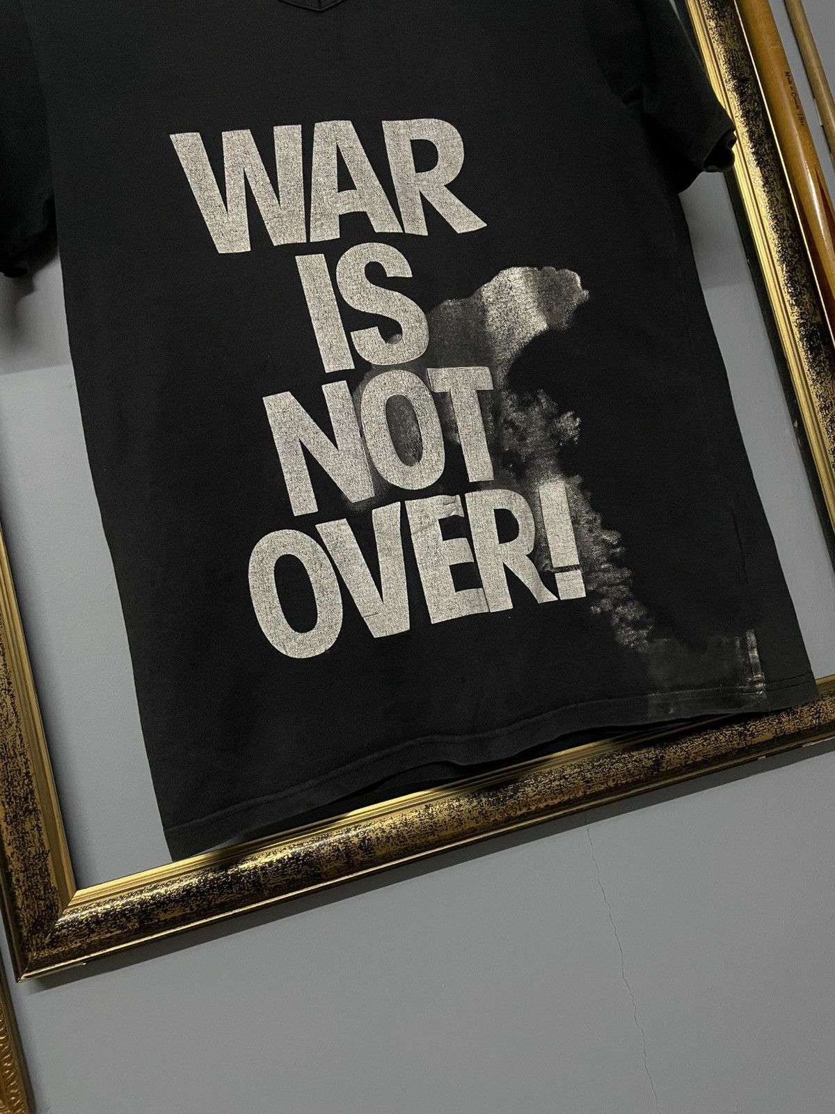 Japanese Brand Vintage 90s Japan Designer Rico ‘War Is Not Over’ Iconic Tee Size US M / EU 48-50 / 2 - 4 Thumbnail