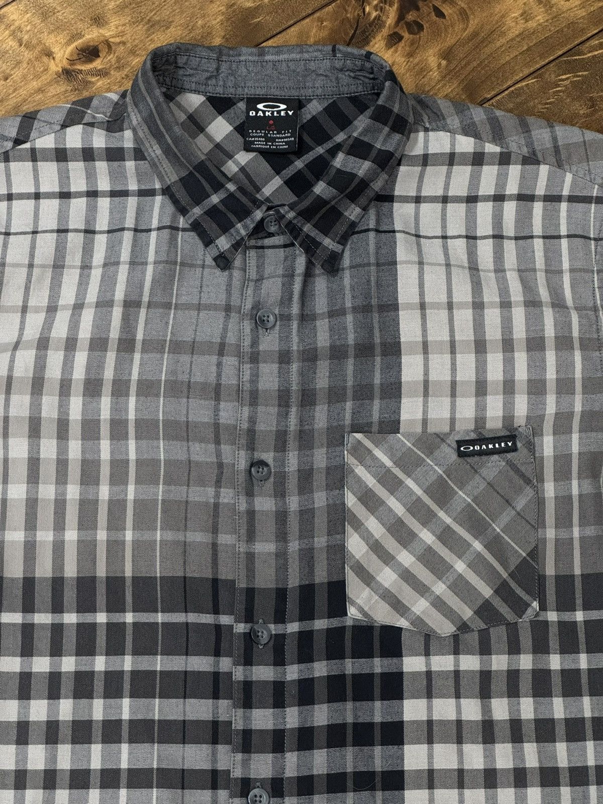 Oakley Vintage Oakley Button up shirt Size US L / EU 52-54 / 3 - 2 Thumbnail