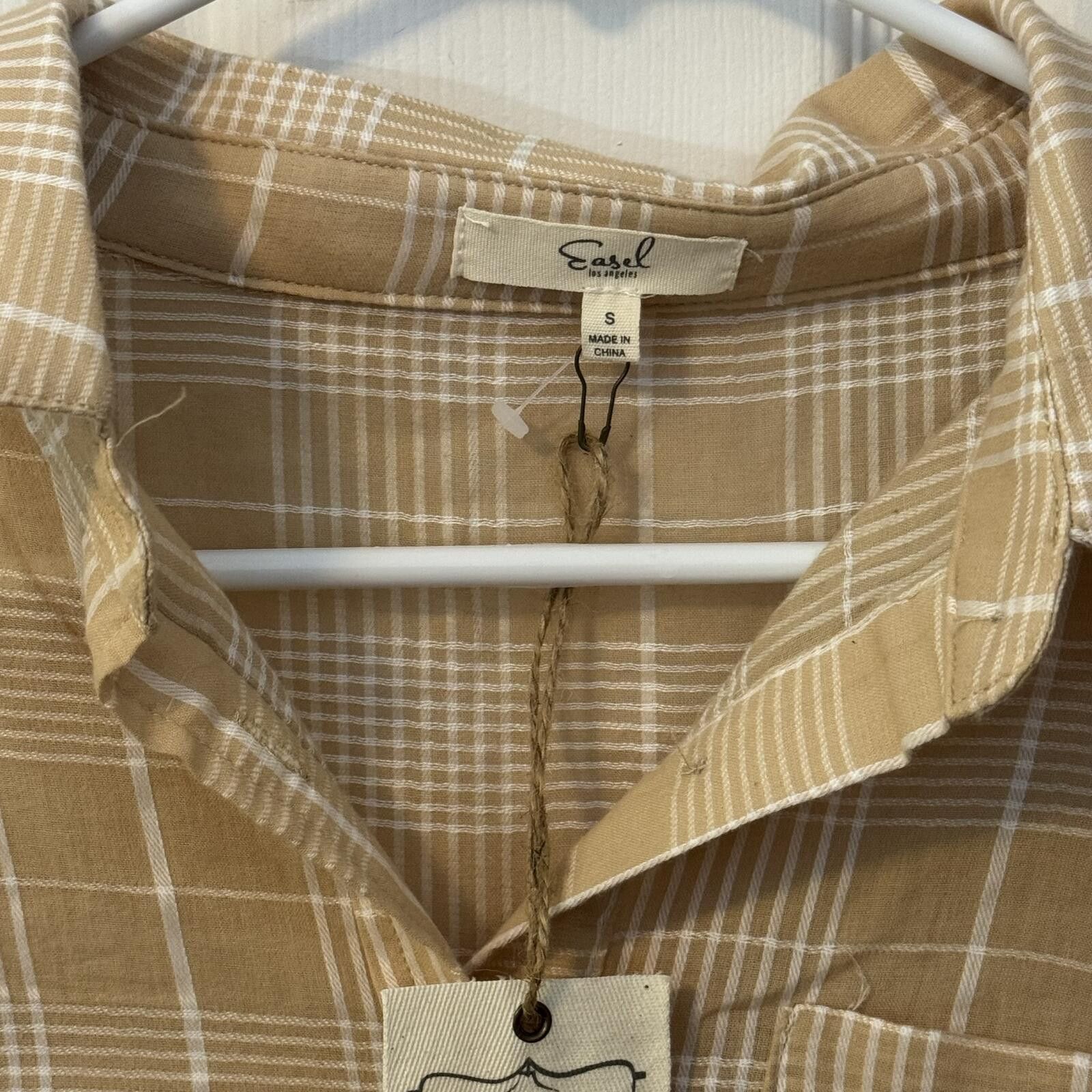 Eastland NWT Easel Beige Plaid Button-Up Shirt Size Small Size S / US 4 / IT 40 - 2 Thumbnail